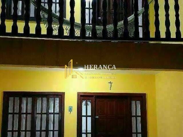Casa de Rua para Venda em Cabo Frio - 4